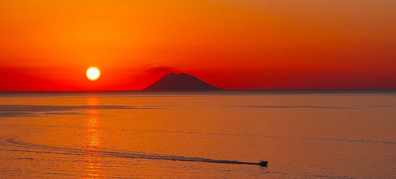 immagine per 10 Trekking tra i vulcani di Sicilia e le Isole Eolie
